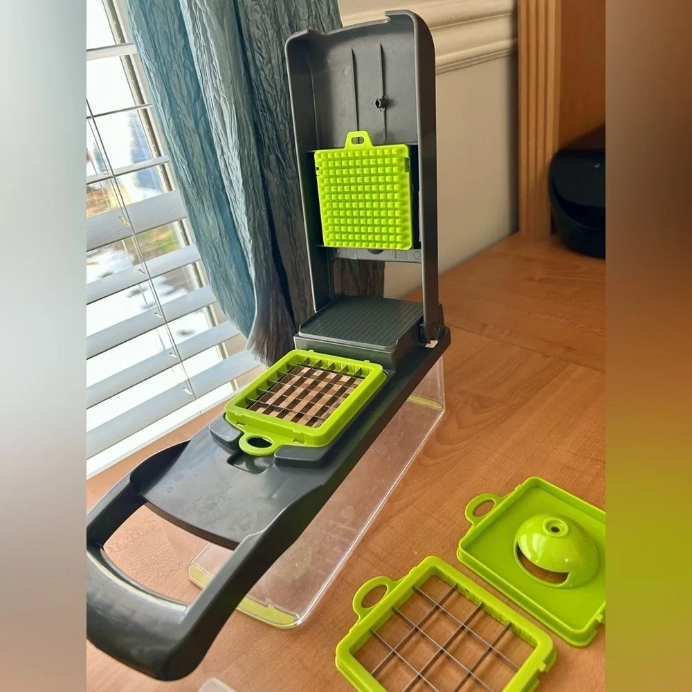Vegetable/fruit Chopper lot of 14 pieces kitchen gadget cuts/chops/slices/dices